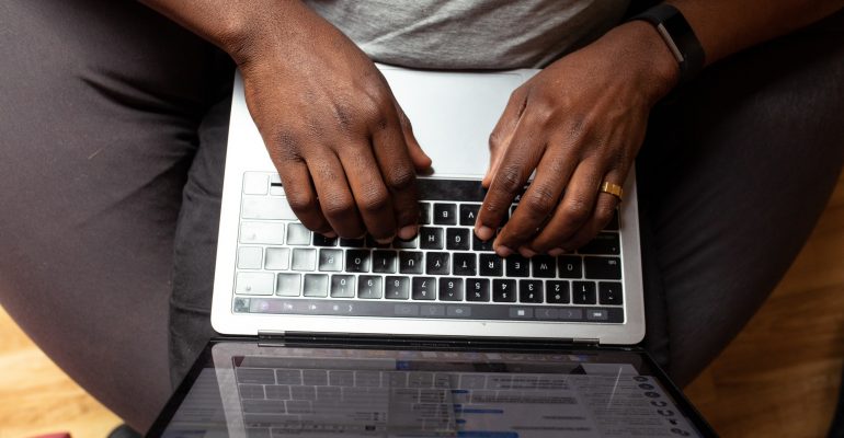 man-typing-on-his-laptop-3027515 (1)